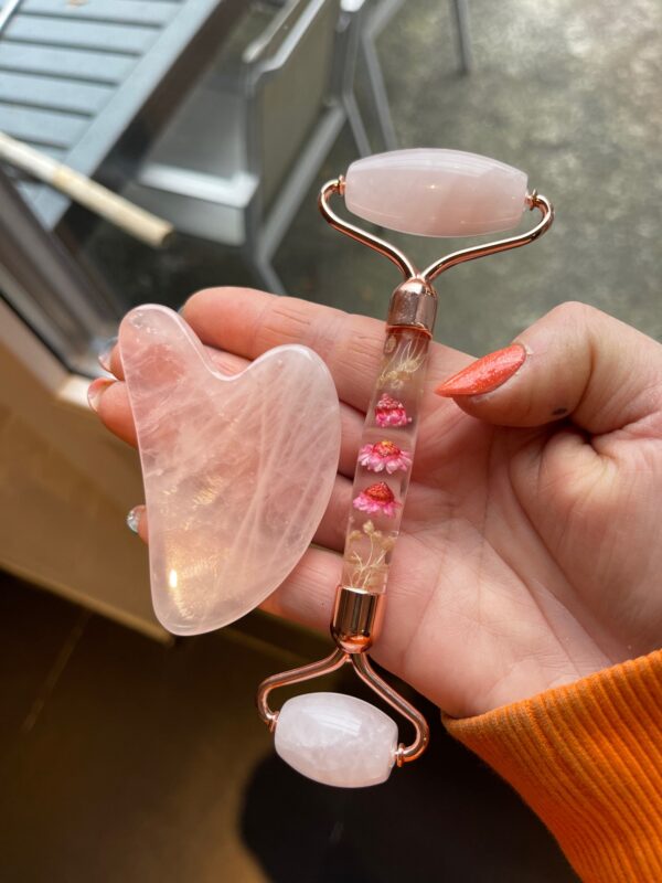 ROULEAU GUA SHA QUARTZ ROSE